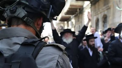 مئات الحريديم يتظاهرون في القدس ومناطق أخرى وسط إسرائيل ضد الخدمة العسكرية
