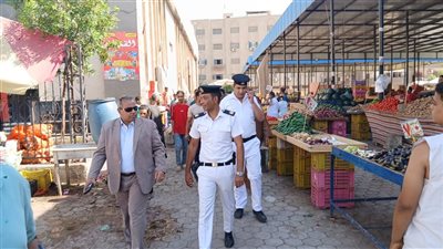 سكرتير مساعد سوهاج يقود حملة لرفع الإشغالات بشوارع مدينة ناصر