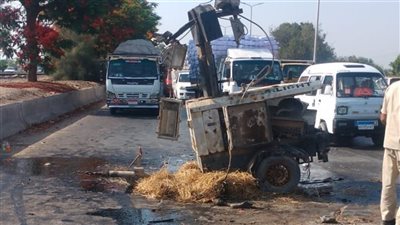 انتشال جسد سائق تريلا بصعوبة بعد سقوطها من أعلى كوبري بالطريق الإقليمي في الواحات