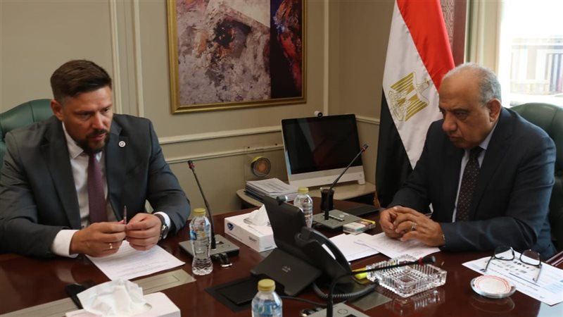 اجتماع وزير الكهرباء