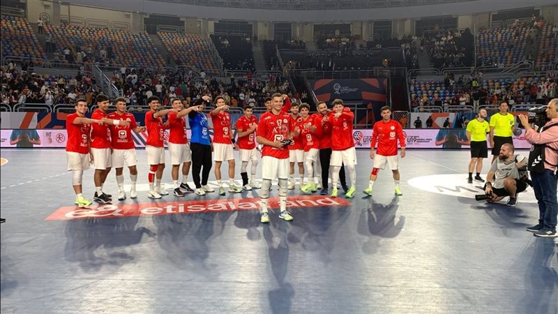 عمر بركة لاعب منتخب