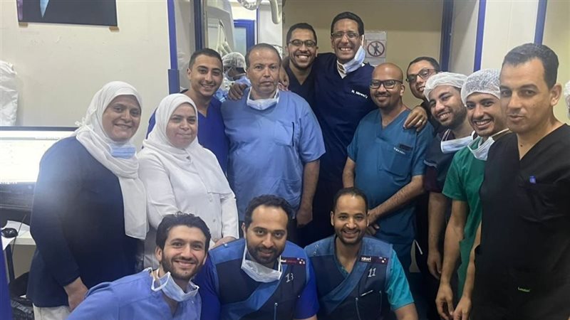 الفريق الطبي الذي