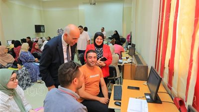 رئيس جامعة كفر الشيخ يتفقد معامل التنسيق الإلكتروني 