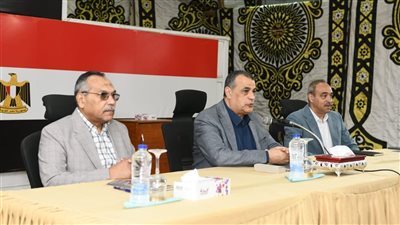 وزير الإنتاج الحربي يجتمع مع العاملين بشركة حلوان للمسبوكات 