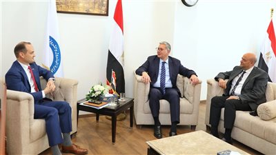 كريم بدوي يبحث التعاون بين قطاع البترول وأباتشي الأمريكية 