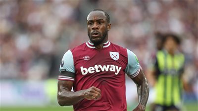 وست هام الإنجليزي يعلن رحيل هدافه التاريخي ميكايل أنطونيو 