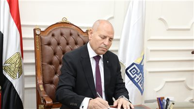 محافظ القاهرة يقرر النزول بالحد الأدنى للقبول بمدارس التعليم الفني (صور)