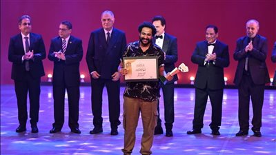 بعد الفوز بجائزتي أفضل ديكور ومؤلف صاعد بالمهرجان القومي، خالد اللبان: دعم المواهب المسرحية على رأس أولوياتنا