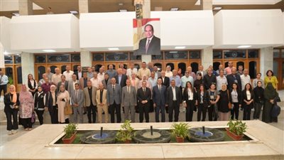 تشغيل المستشفى وإنشاء نادٍ، محافظ أسيوط يبحث سبل دعم المعلمين