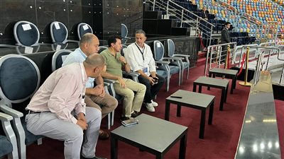 أشرف صبحي يتفقد صالة استاد القاهرة قبل انطلاق بطولة العالم لكرة اليد للناشئين