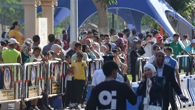 تعزيزات أمنية وإقبال جماهيري لحضور ديفيليه افتتاح مهرجان المانجو الثالث (صور) 