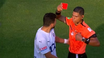 وليد الكارتي أول حالة طرد في الموسم الجديد من الدوري المصري