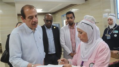 نائب وزير الصحة يتفقد منشآت طبية بالسويس ويوجه بتطوير الخدمات الصحية