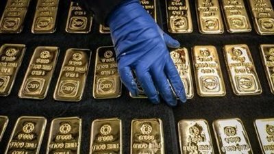 يحدث عالميا، ارتفاع سعر الذهب والنفط بسبب تراجع الدولار وترقب لقمة ترامب وبوتين