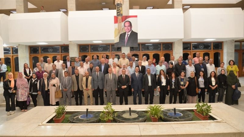 لقاء محافظ أسيوط