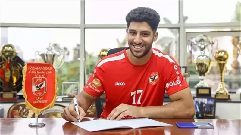 الأهلي يضم علي الفولي