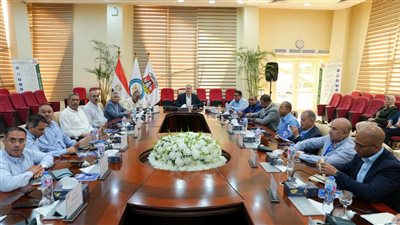 وزير البترول يتابع توسعات ميناء الحمراء بالعلمين