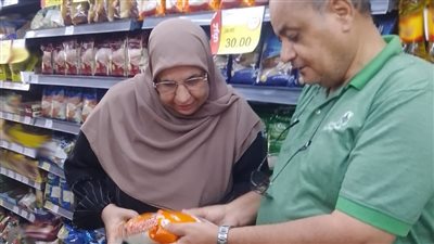 تموين الشرقية يقود حملة مكبرة بالحسينية لضبط الأسواق 