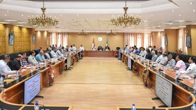 محافظ الشرقية يوجه رؤساء المدن والأحياء بتكثيف أعمال النظافة ورفع الإشغالات 