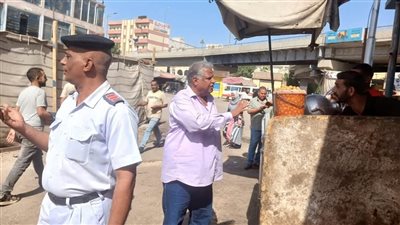 حملة لرفع الإشغالات بمحيط ميدان البنوك فى قنا