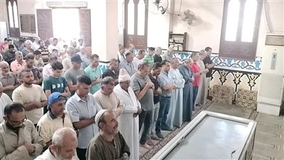 رحل وترك القلوب حزينة والشارع نظيفًا ، الشرقية تودع الحاج سعيد (صور)