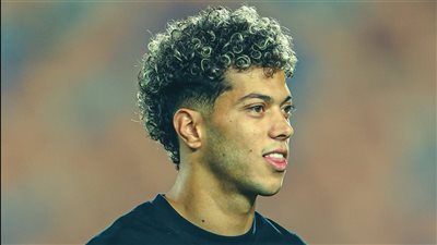 إمام عاشور يؤازر الأهلي أمام مودرن سبورت في الدوري