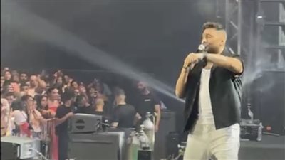 استقبال كبير لتامر حسني في حفله ببيروت ونجم الجيل يفاجئهم بأغنية come back to me (فيديو)