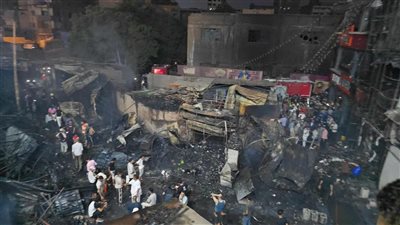 السيطرة على حريق محلات وباكيات شبرا الخيمة (فيديو وصور) 