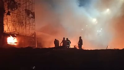 بدأ بمحل عصير، اللحظات الأولى لحريق محال وباكيات سور مترو شبرا الخيمة (فيديو)