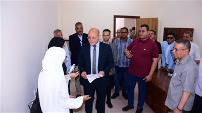 رئيس جامعة سوهاج الأهلية يتابع ميدانيا أعمال التقديم وسحب الملفات 