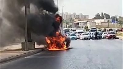 تفحم سيارة ملاكي التهمتها النيران بالمقطم (صور)