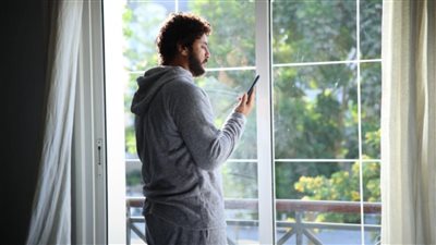 حكاية فلاش باك الحلقة الثانية، زياد في صدمة بعدما تواصلت معه مريم من زمن آخر 