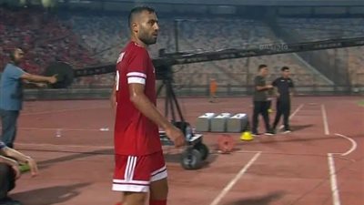حسام حسن يعتذر لجماهير الأهلي بعد احتفاله أمام الثالثة شمال 