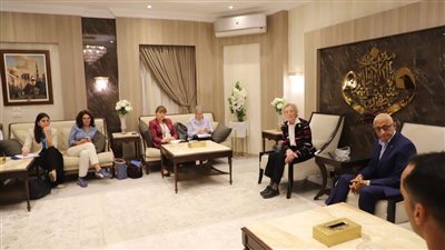 محافظ شمال سيناء يستقبل مجموعة الحكماء الداعمة للسلام بمطار العريش 