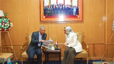 نائب محافظ الوادي الجديد ورئيس شركة فوسفات مصر يبحثان إجراءات إقامة مدرسة التعدين