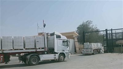 عبور 21 شاحنة مساعدات إماراتية عبر معبر رفح تمهيدًا لدخولها غزة
