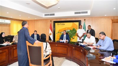 توفير فرص عمل في لقاء محافظ الفيوم الدوري لخدمة المواطنين 