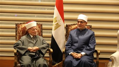 نظير عياد يستقبل مفتي القدس لدى وصوله القاهرة للمشاركة في المؤتمر العالمي العاشر للإفتاء