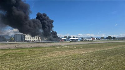 تصادم طائرتين أثناء هبوطهما في مدينة كاليسبيل الأمريكية (فيديو)