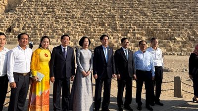 رئيس فيتنام يزور المتحف المصري الكبير وأهرامات الجيزة ويشيد بروعة الحضارة المصرية