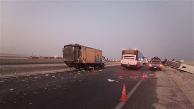 محافظ أسيوط يتابع حالة 30 مصابا في حادث تصادم أتوبيس وسيارة نصف نقل