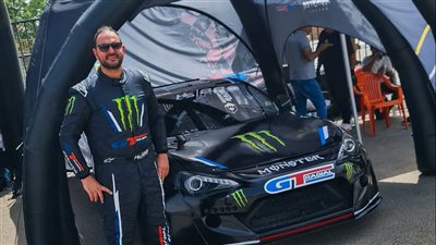 خروج جثمان بطل سباقات السيارات الدولي هيثم سمير من مشرحة بنها التعليمي