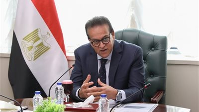 وزير الصحة يبحث تعزيز البرامج التدريبية للقطاع الصحي والقطاعات الحيوية