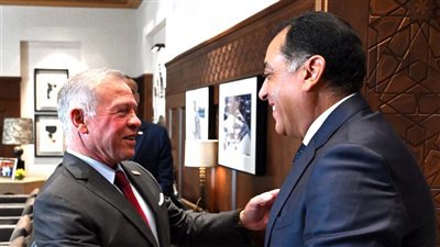 العاهل الأردني يستقبل رئيس الوزراء بالديوان الملكي بالحسينية