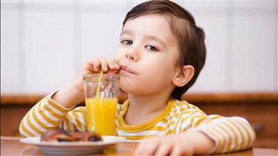 حفاظا على صحتهم، قدمي هذه المشروبات لصغارك في الطقس الحار 