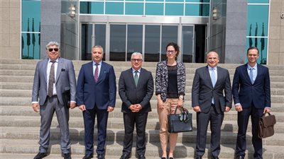 رئيس اقتصادية قناة السويس يلتقي سفيرة المجر بالقاهرة (صور)