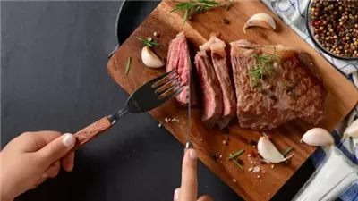 تفسير حلم أكل اللحم في المنام وعلاقته بالخير الكثير والاستقرار المادي 