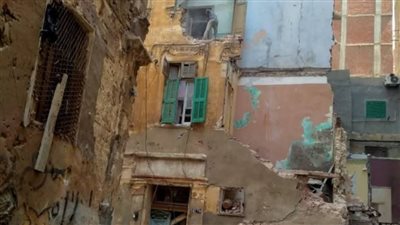 الحماية المدنية تنقذ محتجزين بعد انهيار أجزاء من عقار بالإسكندرية