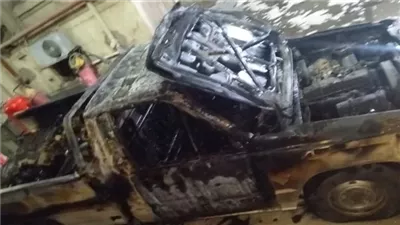 تفحم سيارة ربع نقل داخل مصلحة الكيمياء بشارع قصر النيل