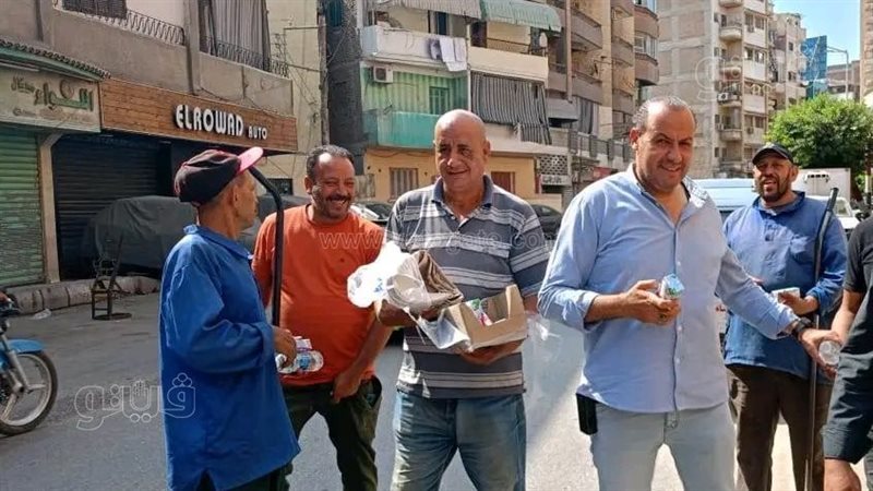 توزيع زجاجات مياه